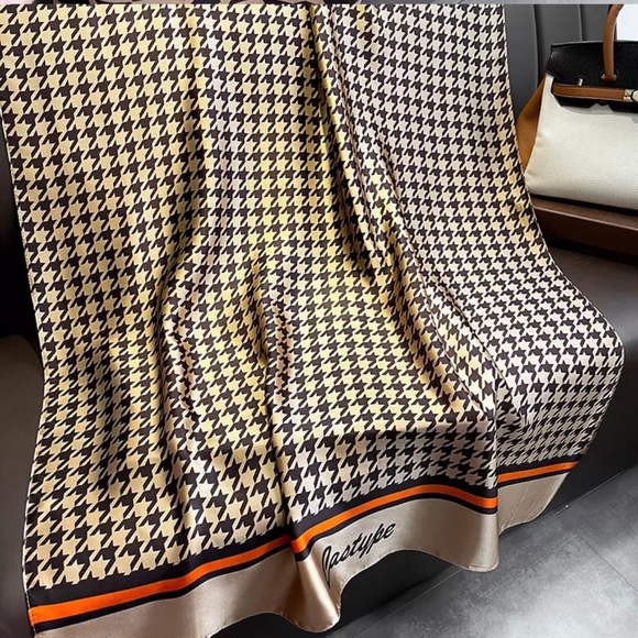 High quality long silk satin scarf 🧣 - Picture 4 of 5